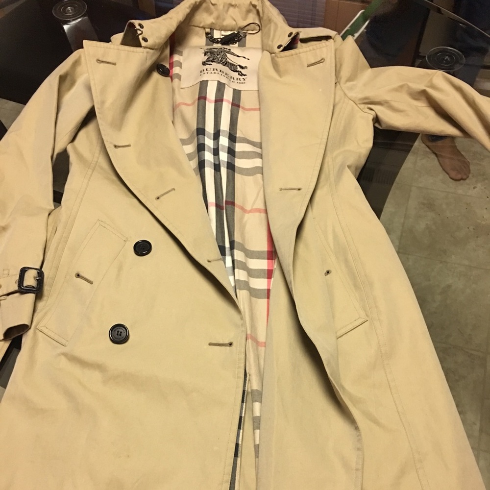 Burberry coat very good condition size M